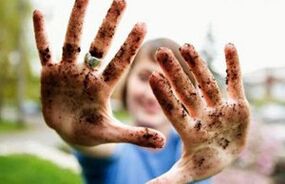 Dirty hands are the cause of the Helmintica invasion